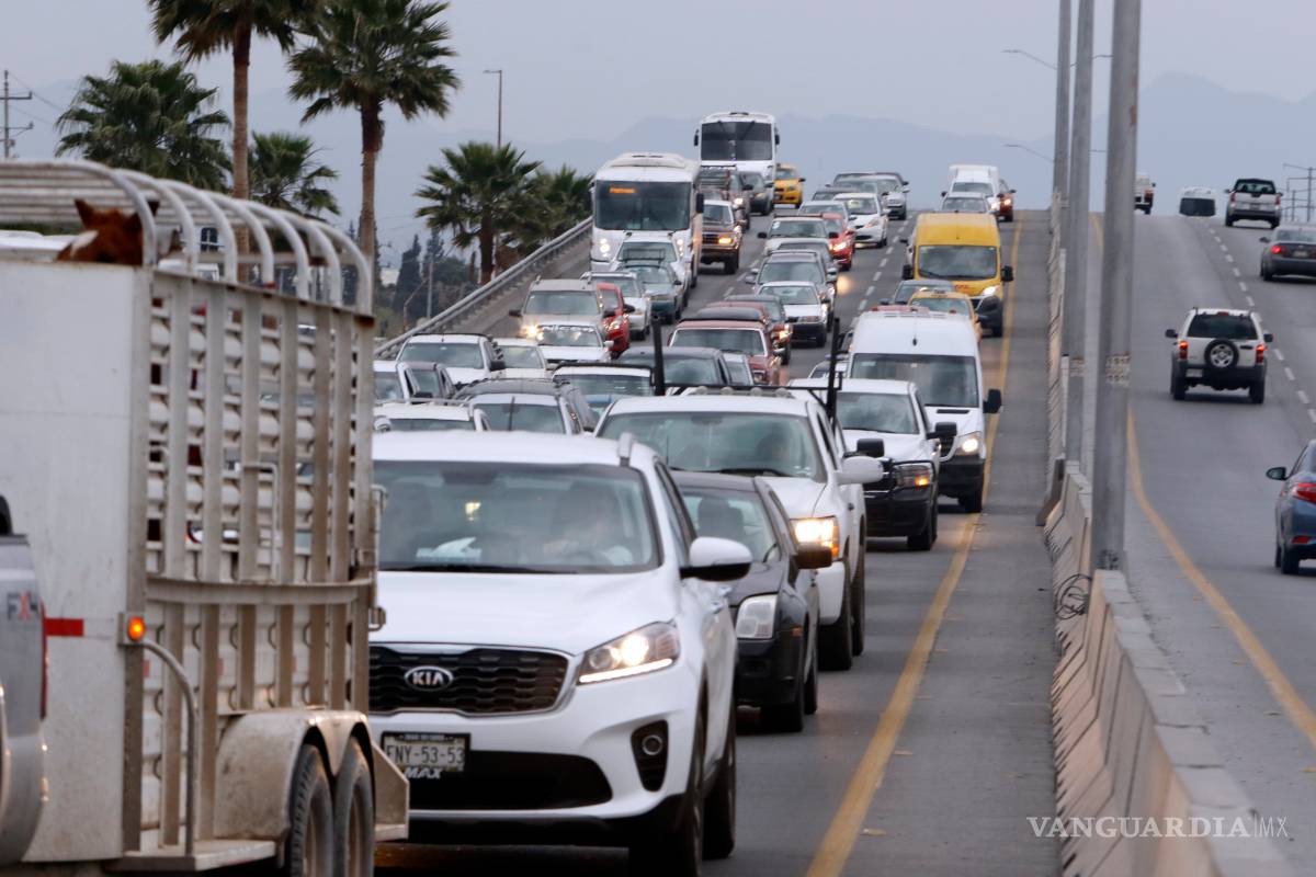 Saltillenses bloquean bulevar; demandan justicia por un atropellado