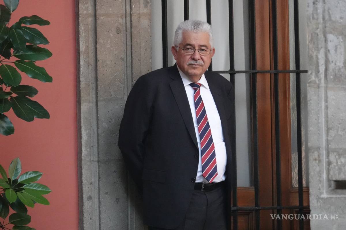 Señalan al secretario particular del presidente por contratar empresas fantasma