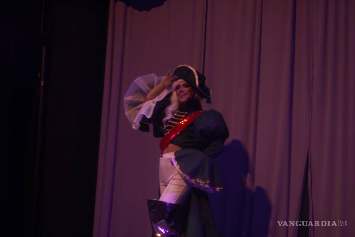 $!Killer Snake con un atuendo en colores verdosos, el cual imitaba un uniforme militar directamente referenciado a Napoleón