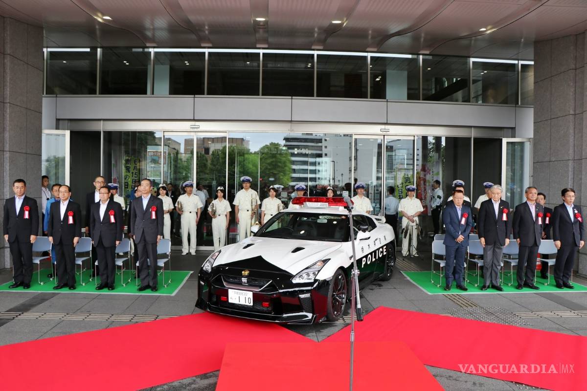 $!'Godzilla' cuidará las calles de Japón, su policía estrena un Nissan GT-R como patrulla