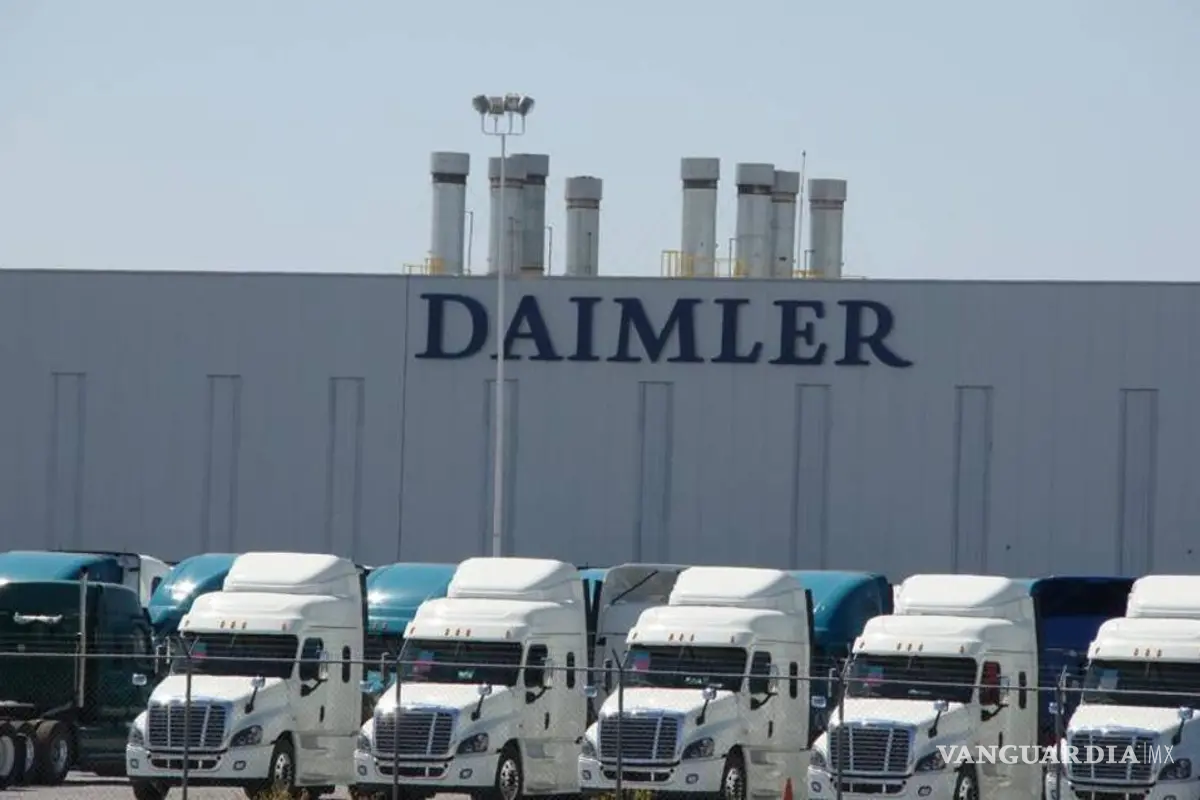 Sigue caída de producción, ventas y exportaciones de Freightliner