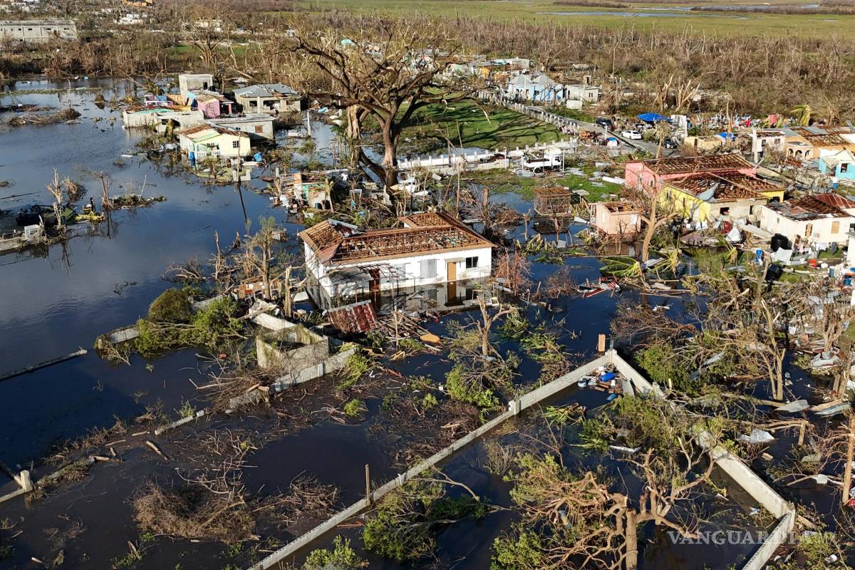 $!Vista aérea de Black River, Jamaica tras el paso del huracán Melissa.
