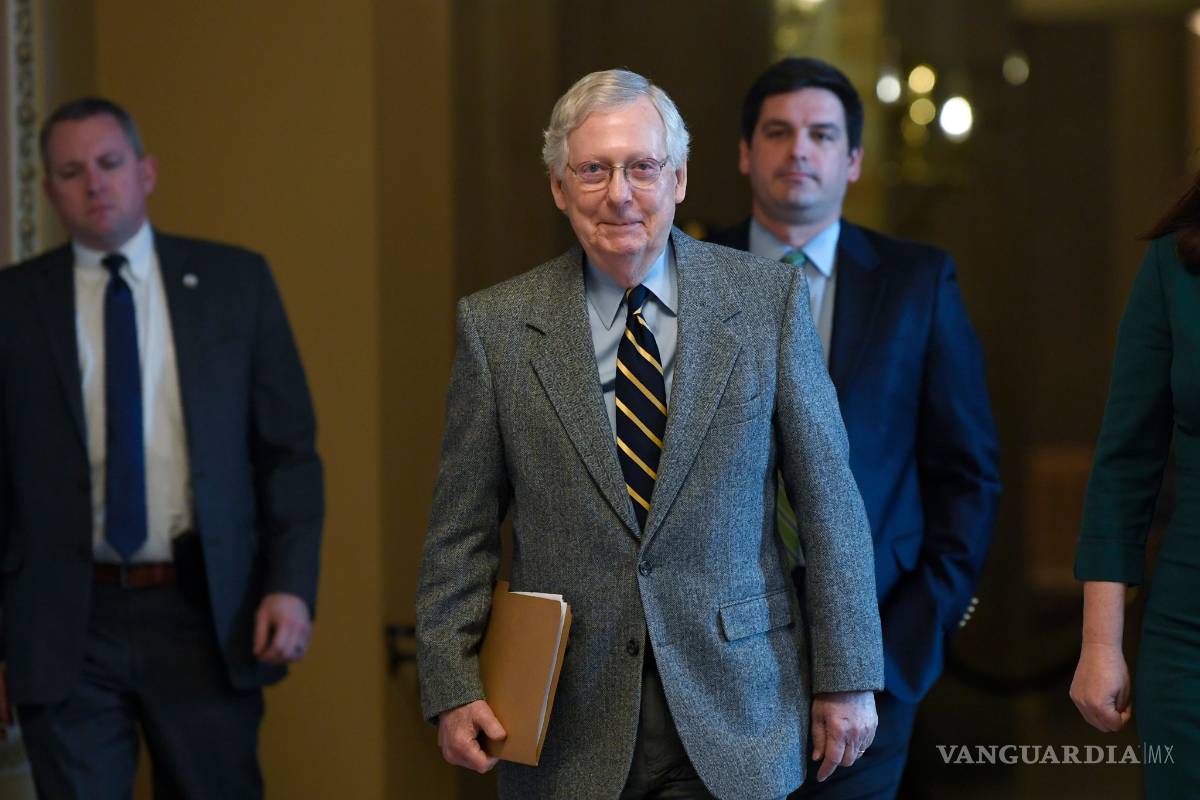 Mitch McConnell, líder del Senado, busca absolver a Trump y evitar un juicio político