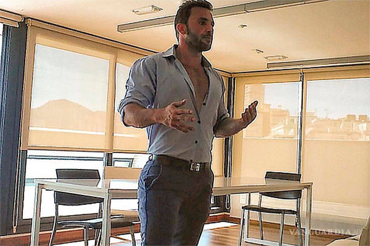 ¿Será este el maestro más sexy del mundo? (fotos)