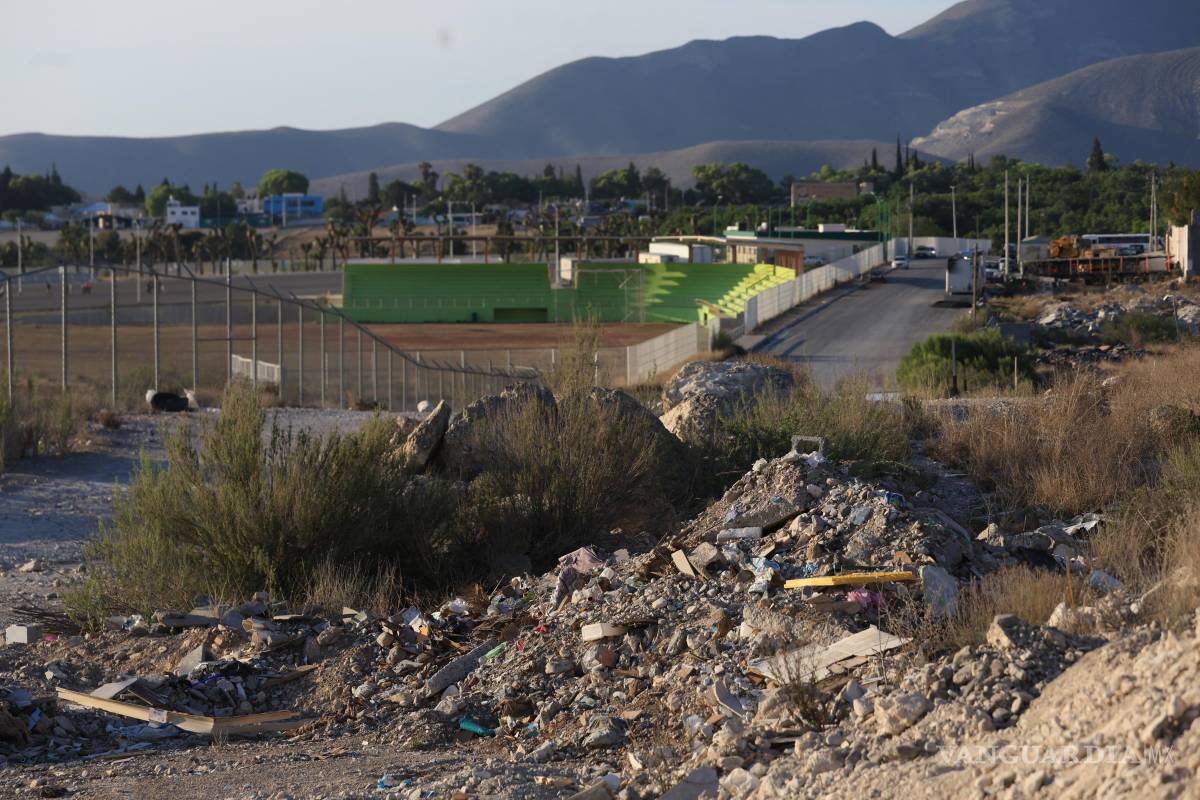 $!Los ‘invasores’ han utilizado el predio para vaciar la basura y el escombro, sin que nadie les ponga un alto.