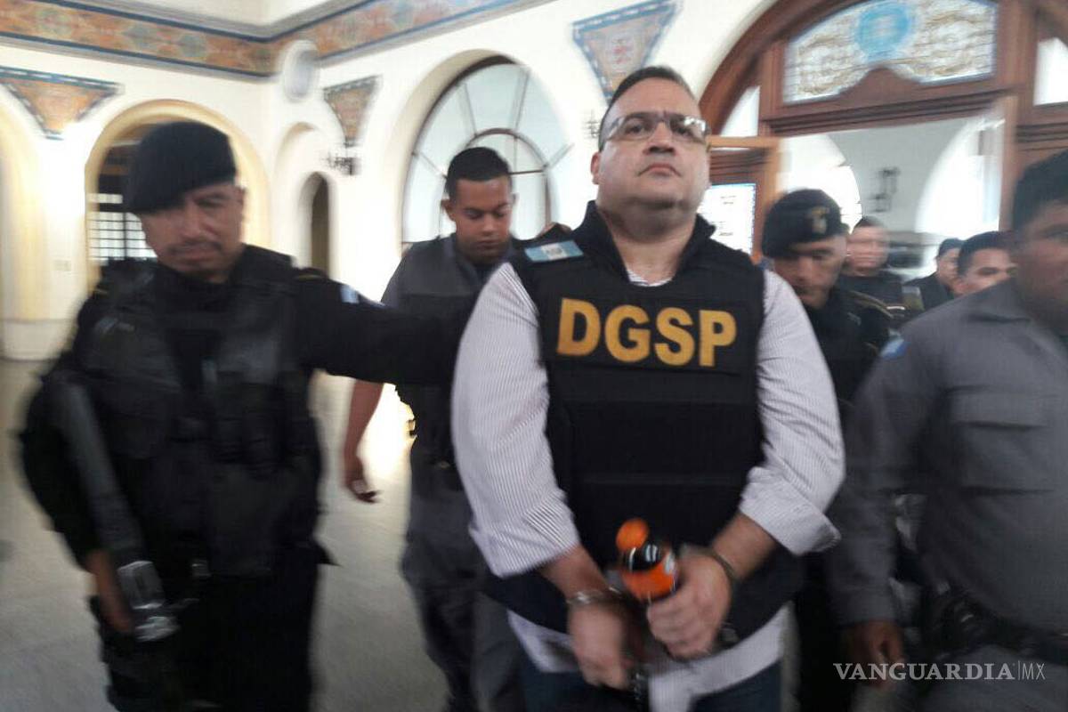 Juez federal suspende órdenes de aprehensión contra Javier Duarte