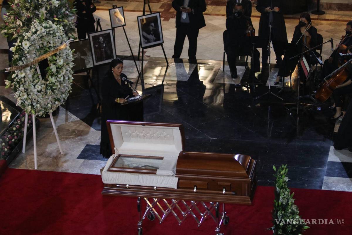 $!El Cuarteto de Cuerdas de la Orquesta Sinfónica Nacional tocó en el homenaje a Ignacio López Tarso en Bellas Artes.