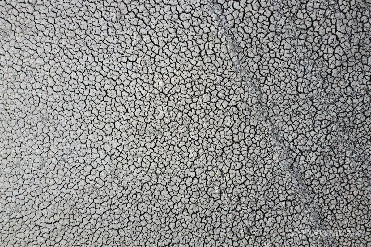 $!Imágenes aéreas de la presa El Tulillo, en el ejido Hipólito, donde tiene meses in una gota de agua, como no se había visto en más de 20 años.