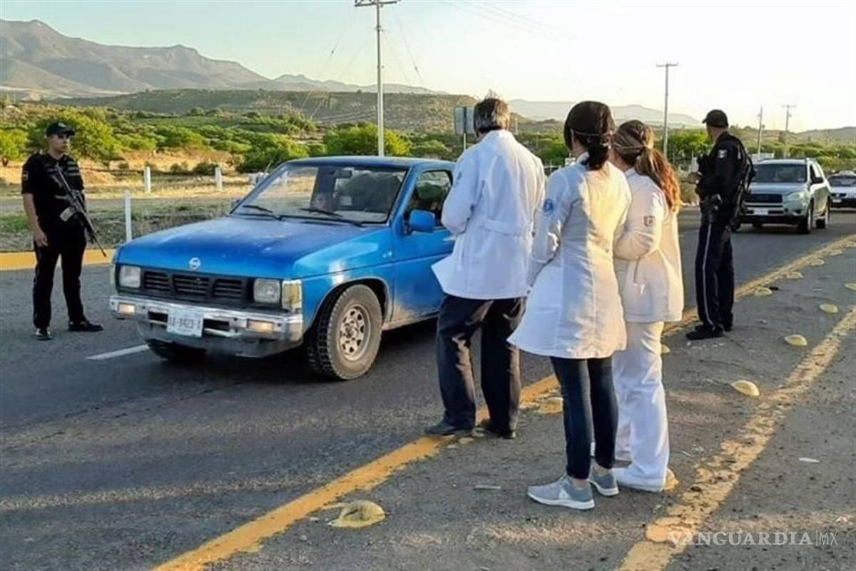 Gobernadores y alcaldes exceden sus funciones con toque de queda y retenes: Segob