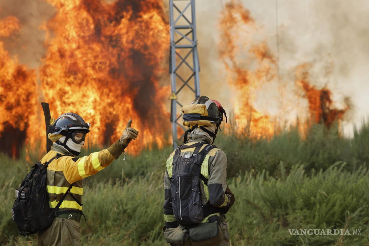 España refuerza con 500 soldados la lucha contra incendios forestales en Galicia