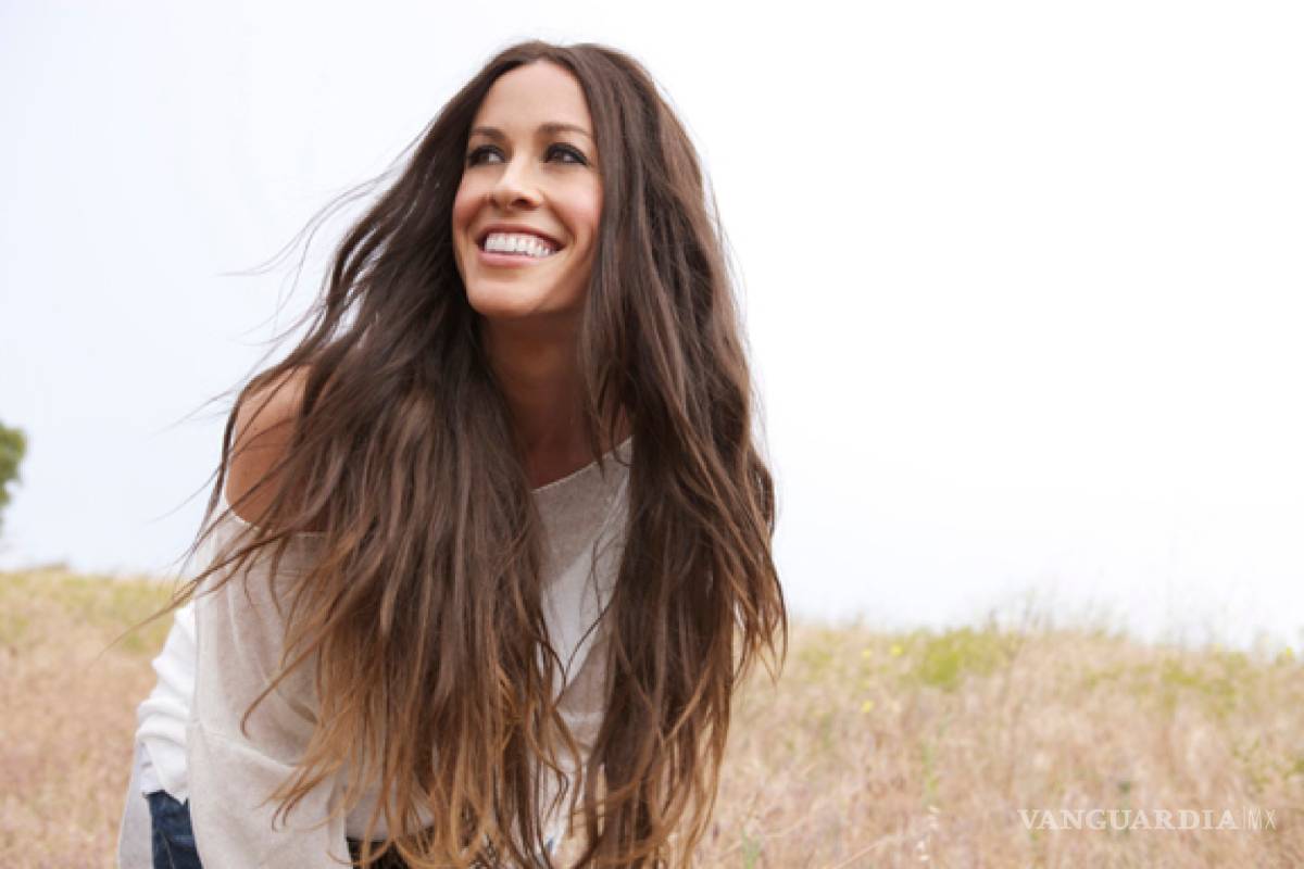 Alanis Morissette presenta en redes sociales a su segunda hija