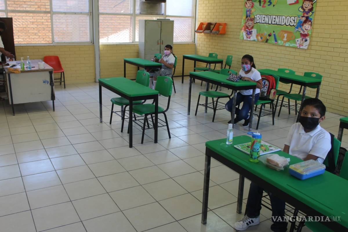 $!Regresa el bullicio a los salones y gritos en patios y corredores de escuelas en La Laguna