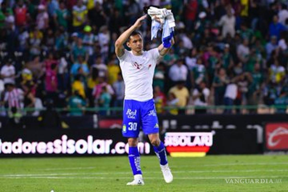 Portero del León será castigado por mostrar playera contra los feminicidios