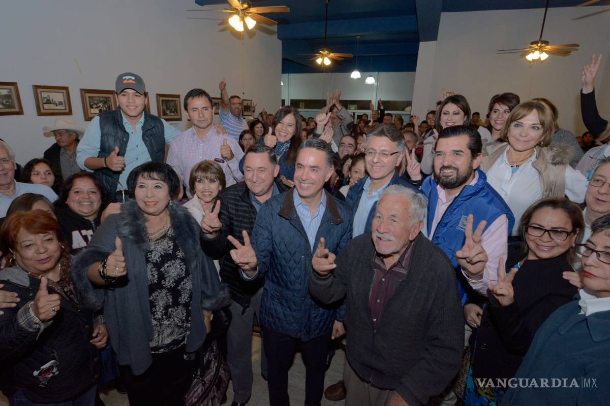 Se reúne Guillermo Anaya con militantes de Saltillo