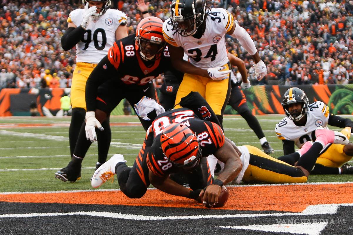 $!Antonio Brown corre hacia el camino de la victoria