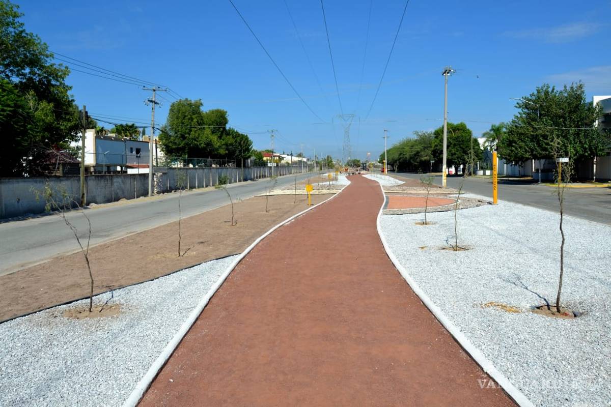 Entrega Jorge Zermeño trotapista y ciclovía sobre bulevar Las Quintas