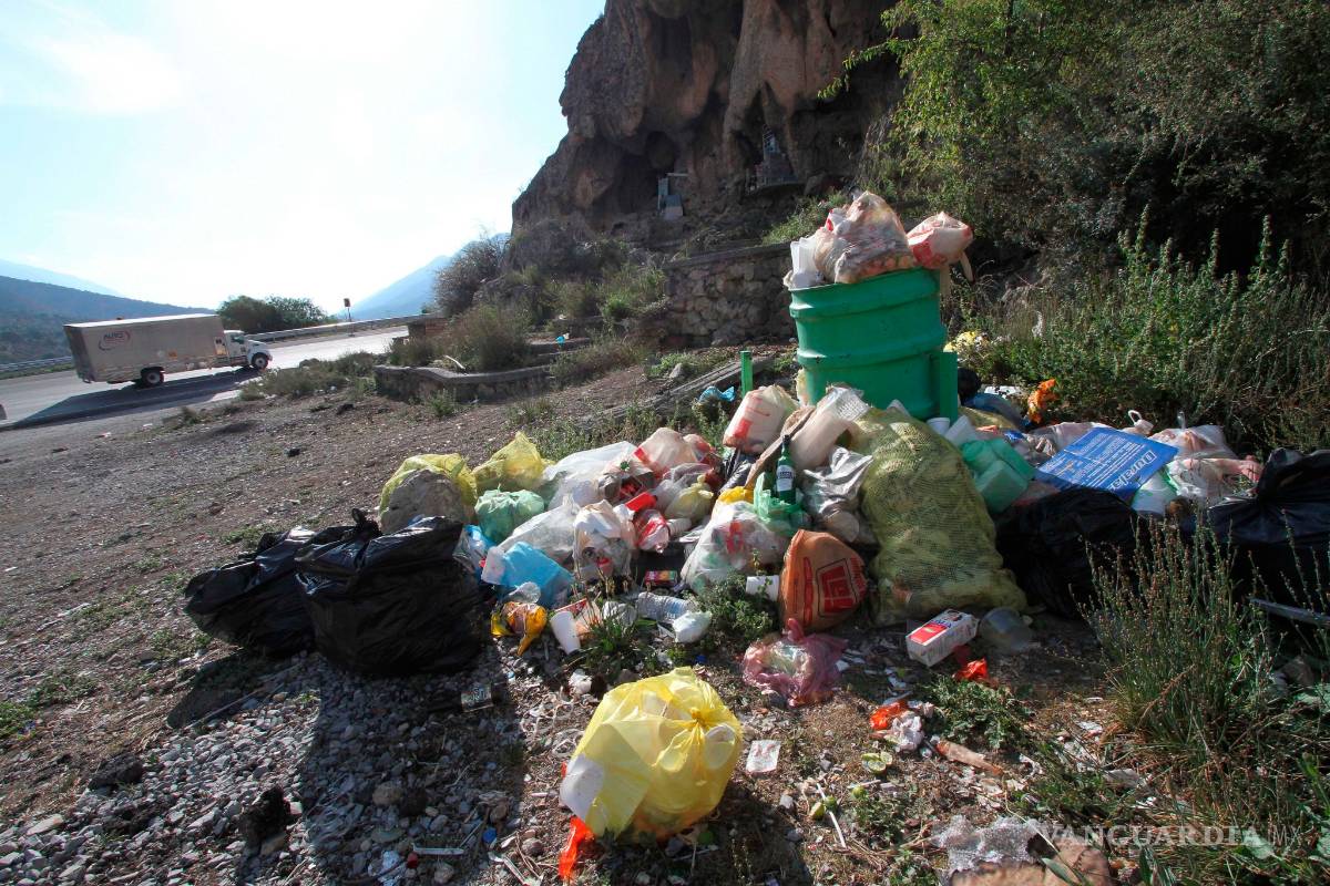 $!Aplican cárcel a seis paseantes por encender fuego en la Sierra de Arteaga