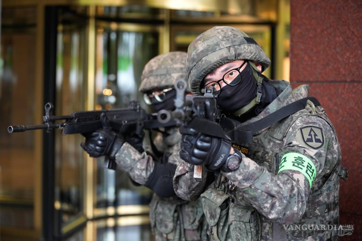 $!Soldados del ejército de Corea del Sur en un ejercicio contra terrotistas dentro de las maniobras militares Ulchi Freedom Shield entre EU y Surcorea.