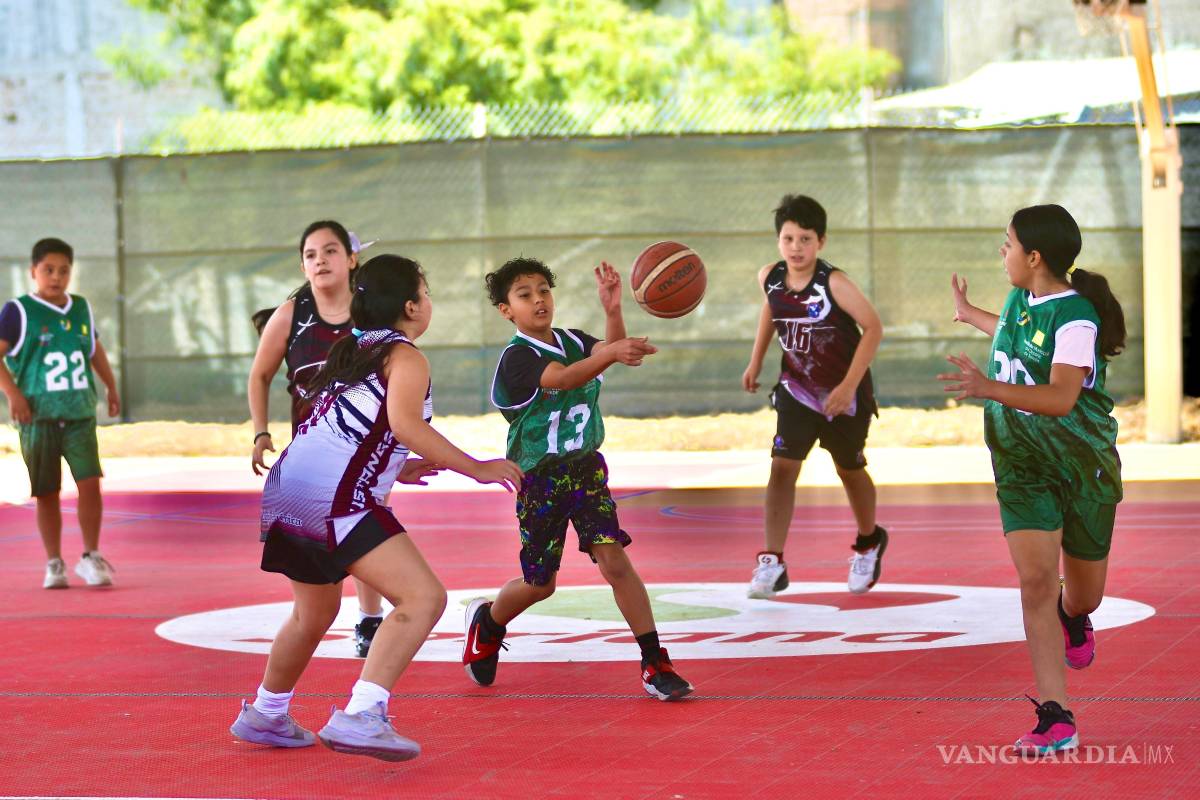 $!Cuatro canchas de la Unidad Deportiva La Compresora, fueron rehabilitadas.