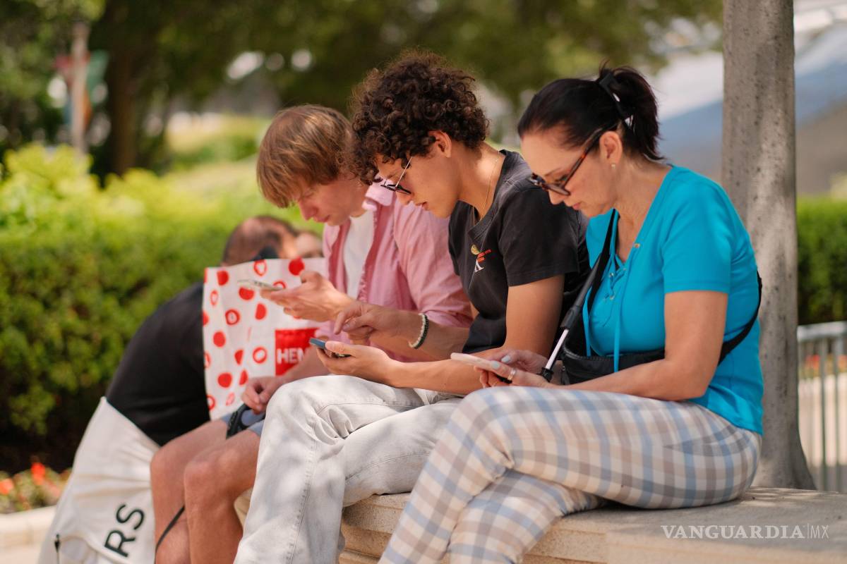 $!La forma en que los internautas interactúan con sus pantallas ha cambiado: los mayores siguen utilizando el hashtag pero los jóvenes hacen búsquedas conversacionales.