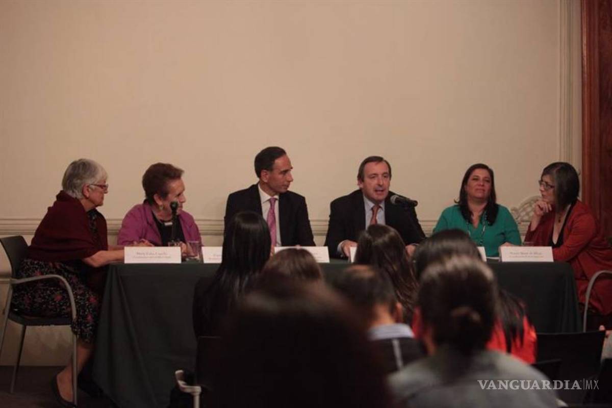 Presentan libro "Nuevas ciudadanías de españoles en México"