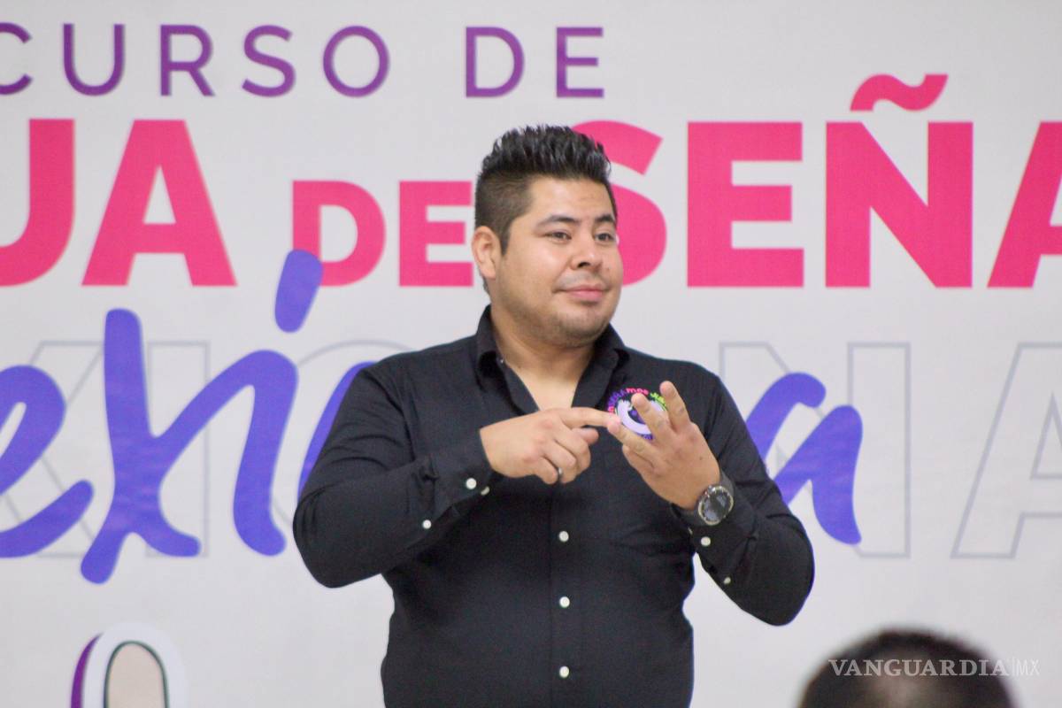 $!Maestros de Enseñamos Juntos Laguna instruyen a los funcionarios en el uso correcto de Lengua de Señas.