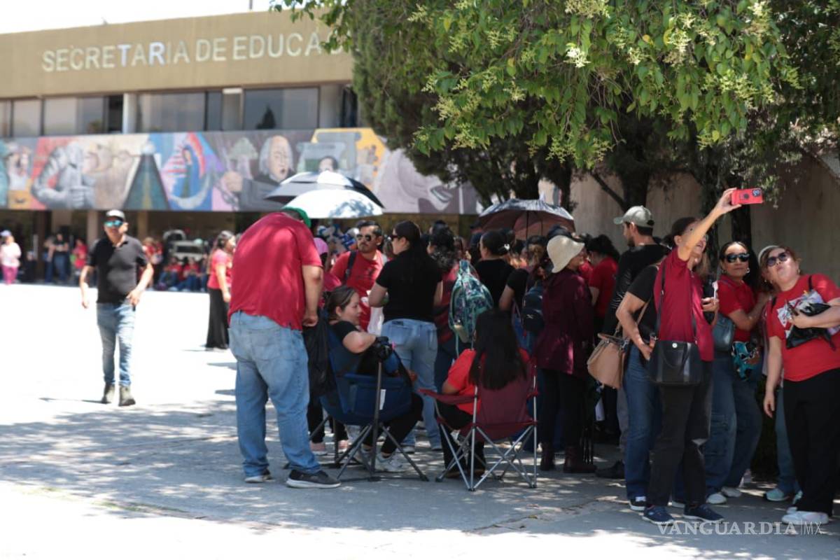 $!Los maestros manifestaron inconformidad por la falta de avances en torno a la abrogación de la Ley del ISSSTE.