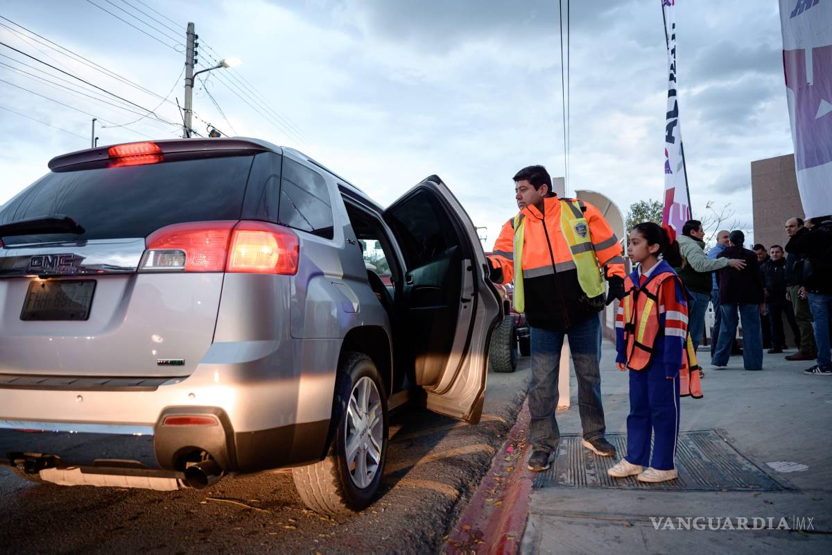 $!Patrullas Escolares, integradas por 220 madres y padres de familia, apoyarán en la seguridad de 22 escuelas de alta demanda durante el regreso a clases.
