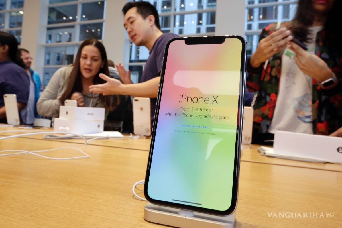 Investigan a Apple por ralentización de los iPhones