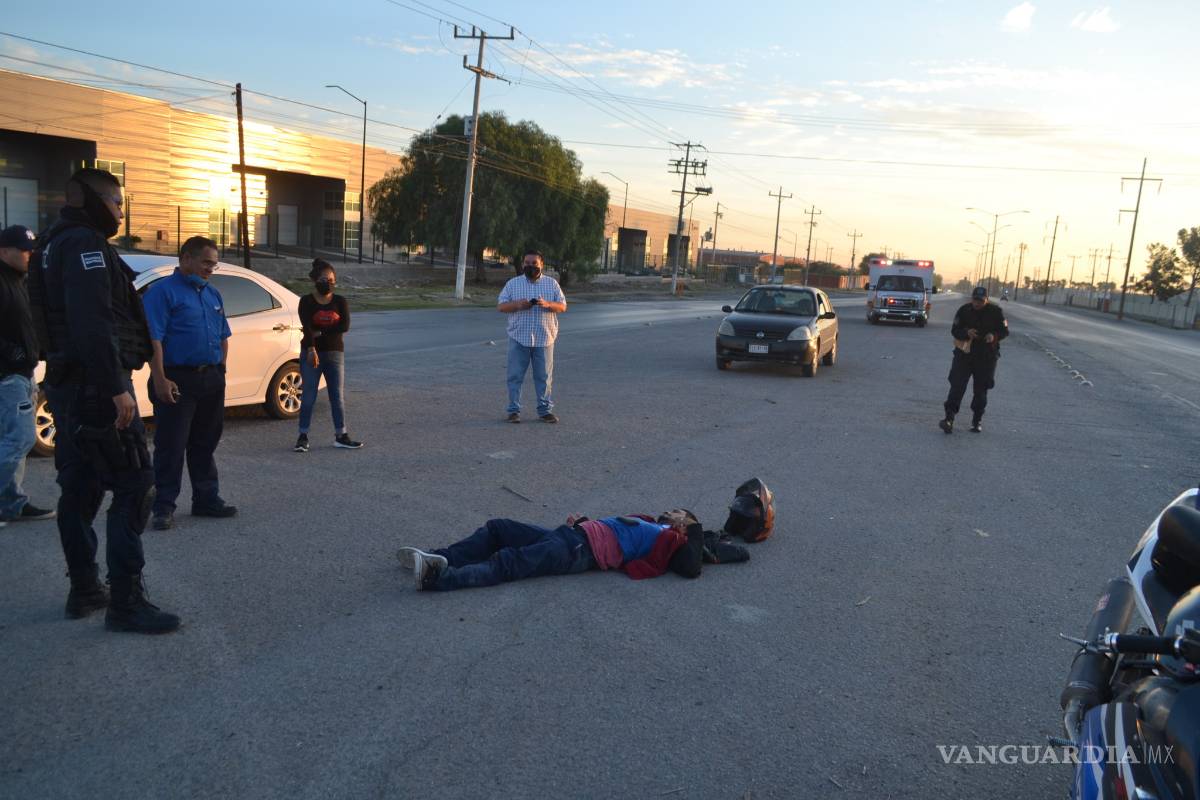 Embisten a motociclista en avenida de Saltillo