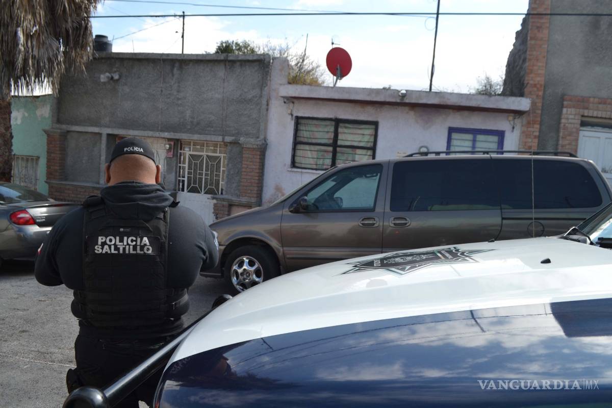 Detiene a empleado robando