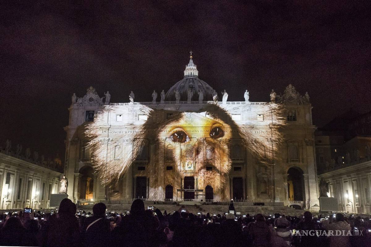 $!El Vaticano se tiñe de luz y color por el medio ambiente