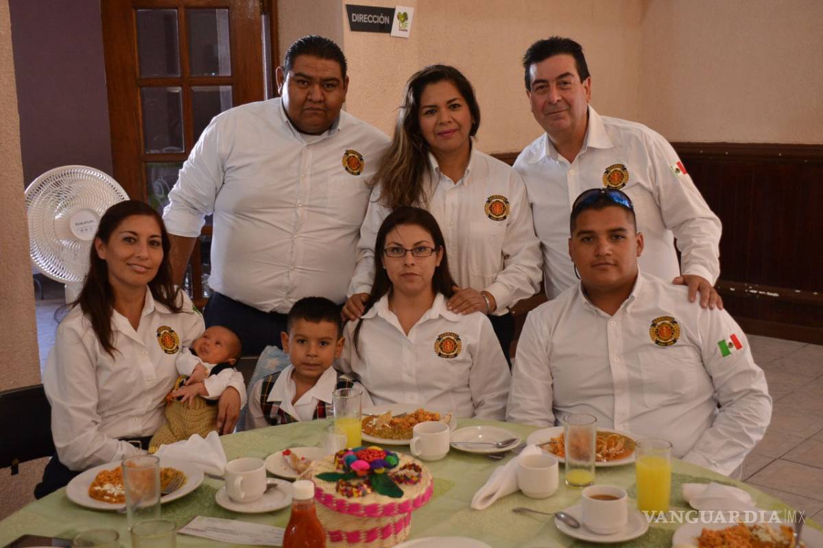 $!Reconoce Tita labor de bomberos en su día