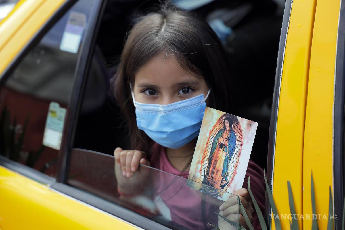 Peregrinan hacia el Santuario de la Virgen de Guadalupemás de 400 transportistas de Saltillo