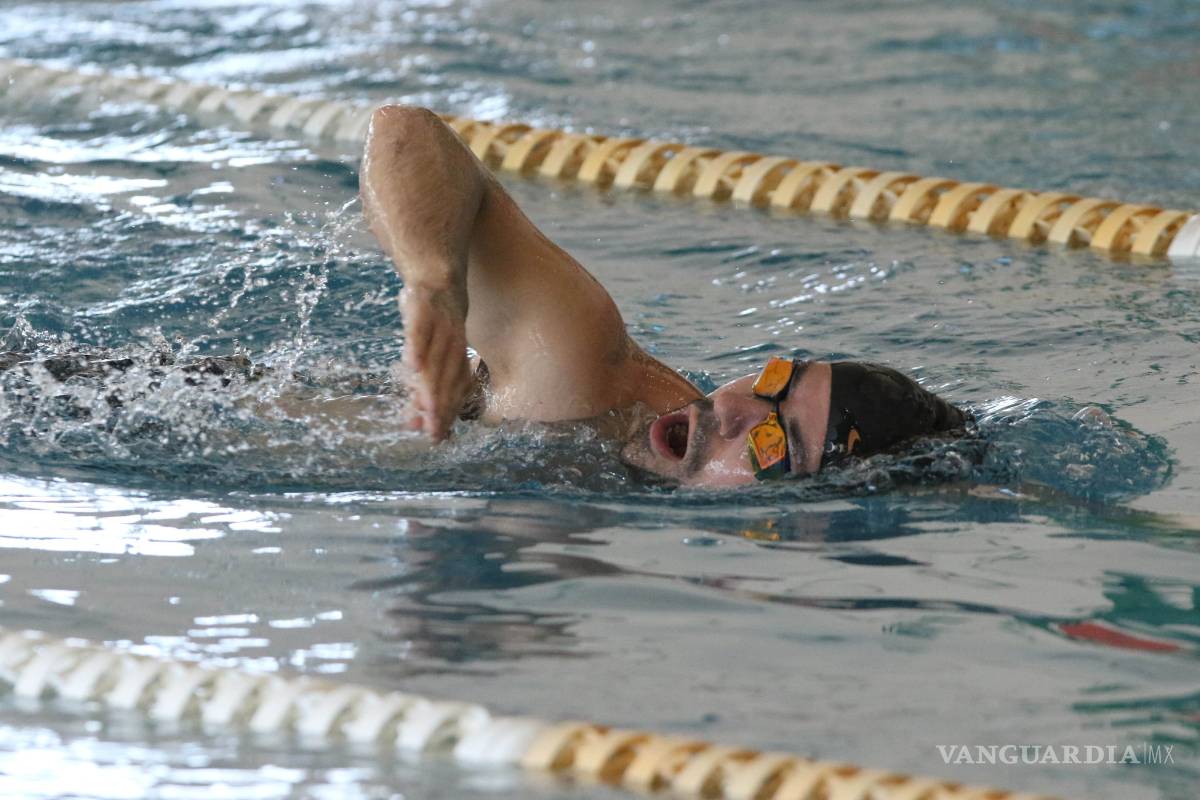 Nadadores suman metros brazada a brazada