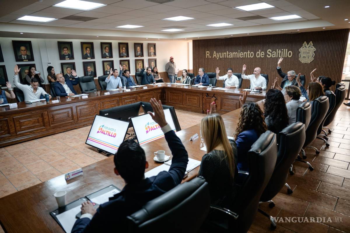 $!El Cabildo de Saltillo aprobó exenciones fiscales para facilitar la construcción del tren de pasajeros que conectará la capital coahuilense con Nuevo Laredo.