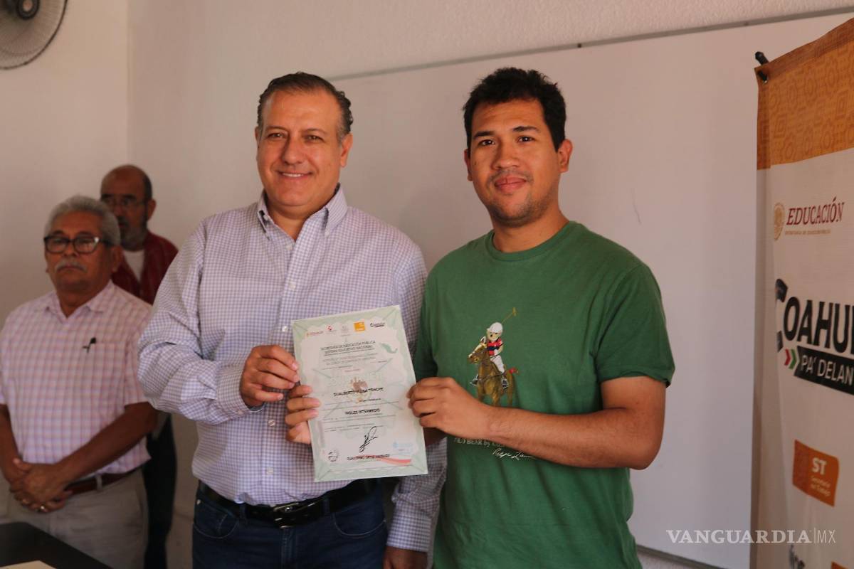 $!Las y los alumnos recibieron su constancia avalada por la Secretaría de Educación Pública tras finalizar la capacitación.