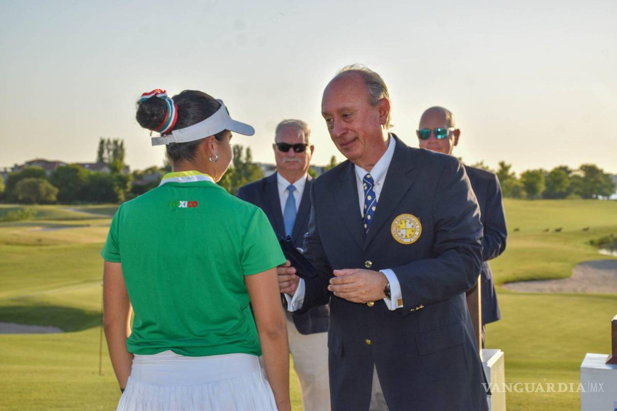 $!La golfista coahuilense Regina Jiménez Jardón cerró el torneo con una tarjeta de 287 golpes, uno bajo par, para quedarse con la medalla de bronce en Buenos Aires.