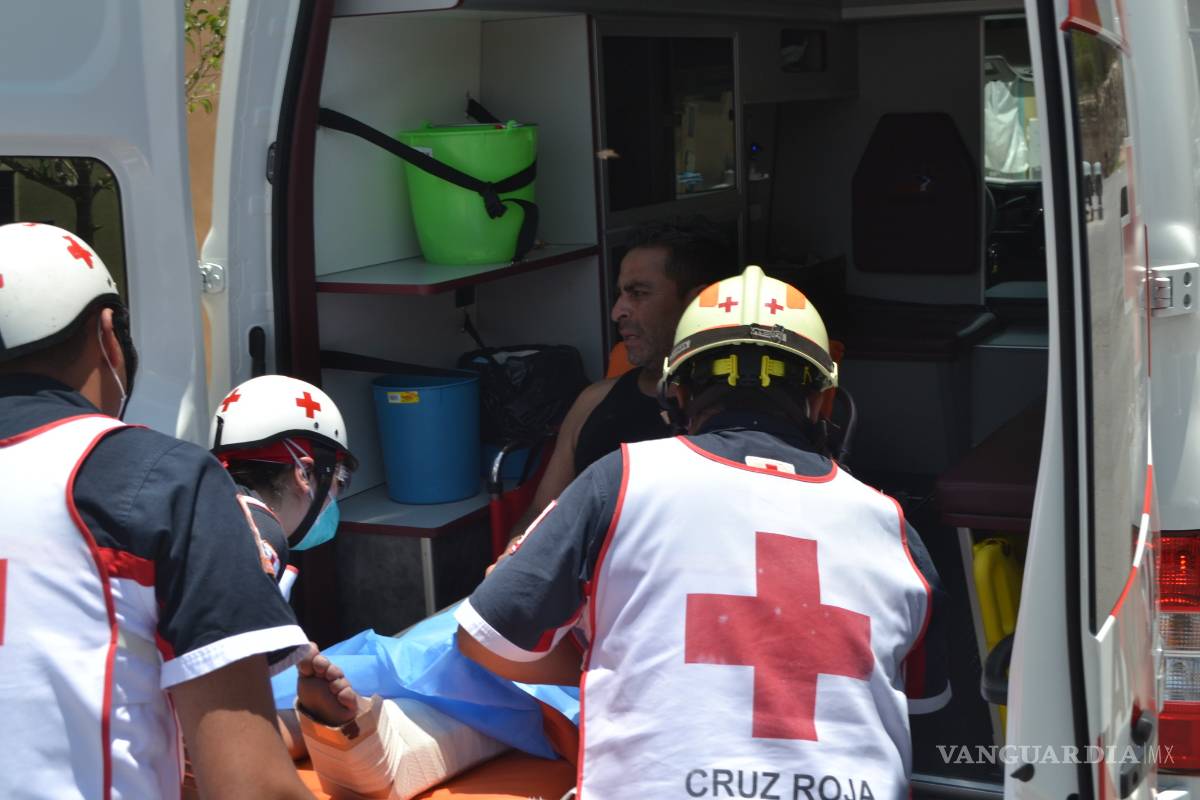 Cae desde la azotea al patio de sus vecinos