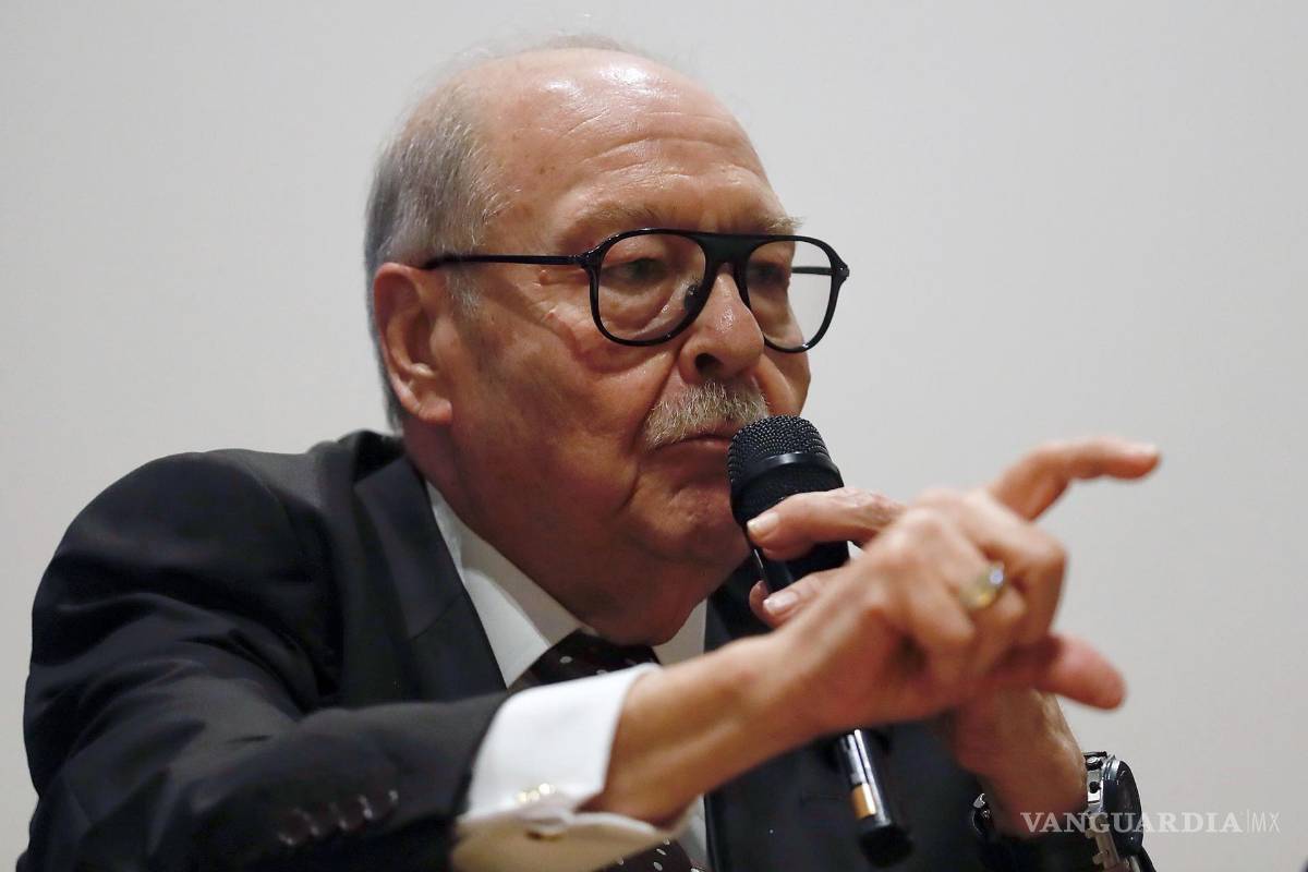 $!El abogado y exsubprocurador General de la República, Javier Coello, habla durante una conferencia de prensa en Ciudad de México (México).