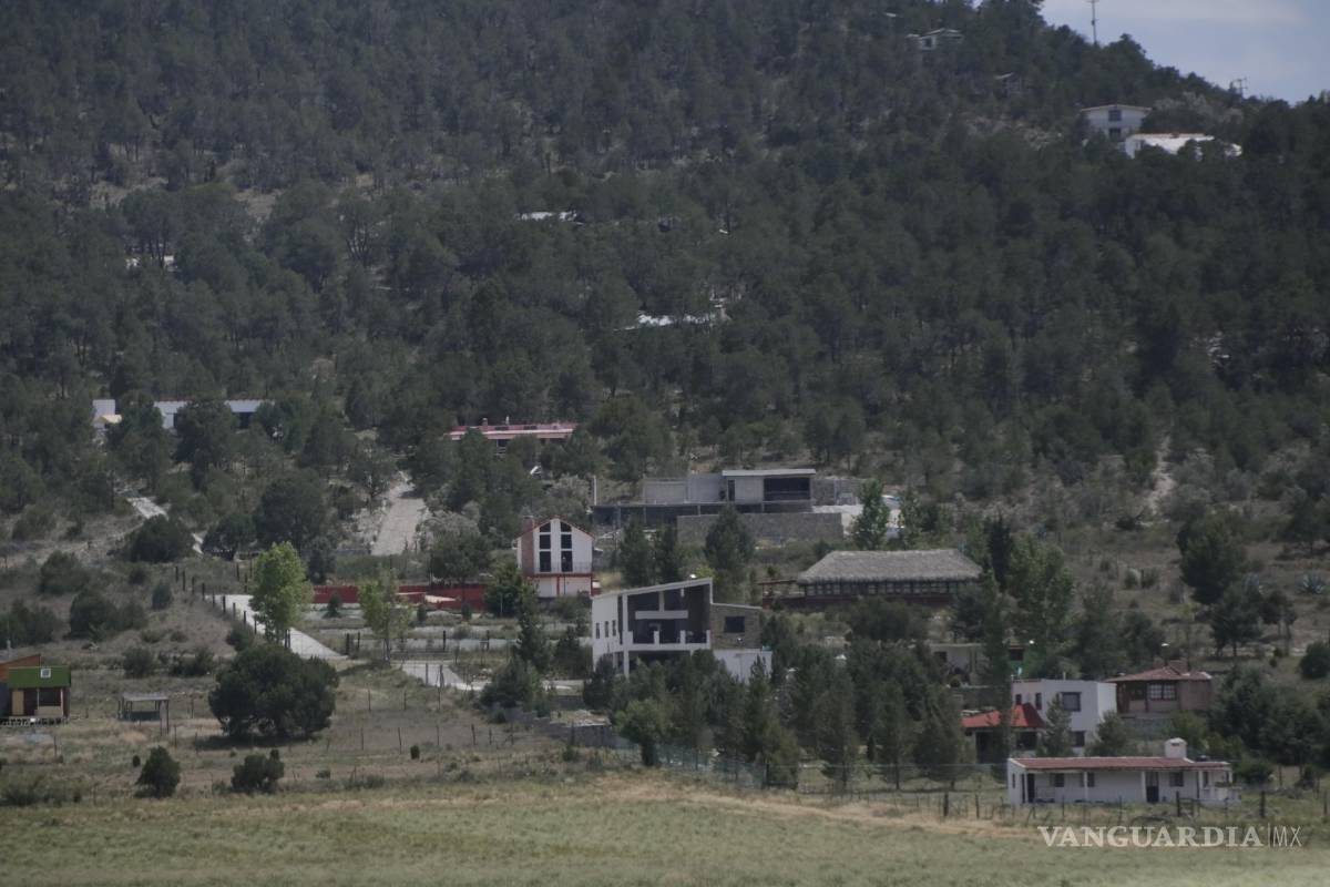 $!No existe un dato exacto de cuántos desarrollos o cabañas se han levantado en la Sierra de Arteaga, y este descontrol, lo que evidencia la falta de una autoridad que vigile.