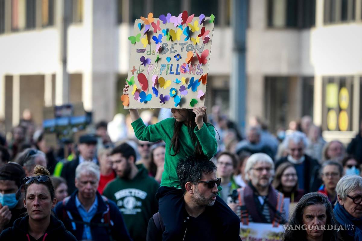 Miles marchan en Bruselas contra el cambio climático (imágenes)