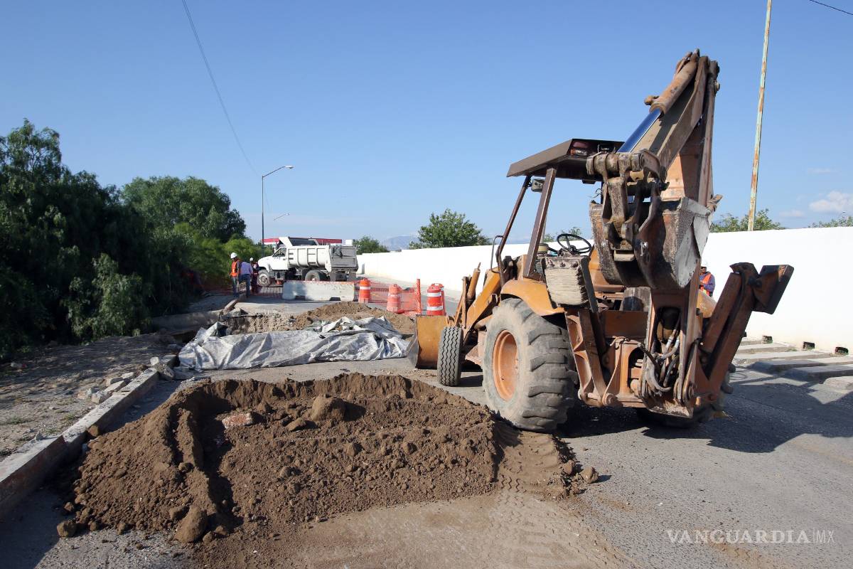 Tapa Municipio de Saltillo enorme socavón cercano a la UVM