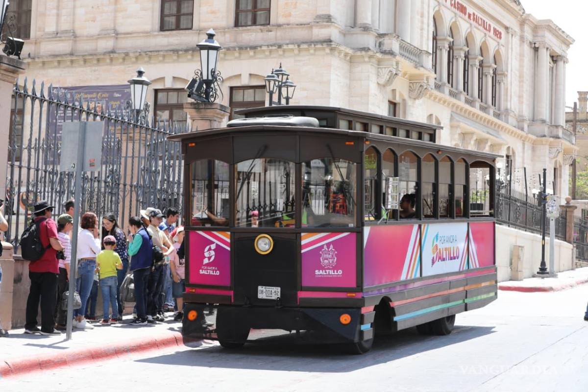 $!Los recorridos en tranvía se mantuvieron entre las opciones disponibles para quienes visitaron el Centro Histórico.