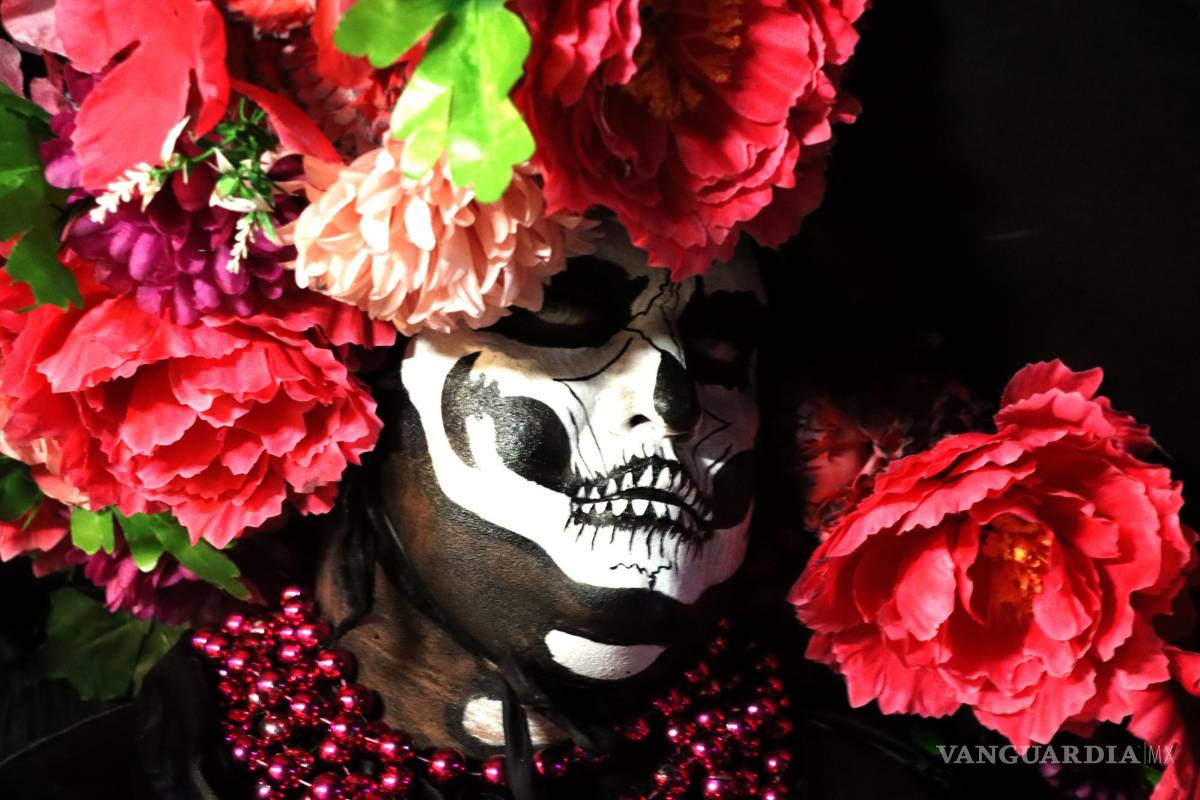 Blanquita, huesuda y bien vestida, ¿cómo es una celebración a la Santa Muerte en Saltillo?