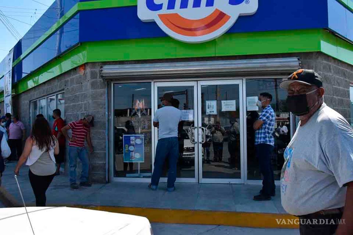 Abarrotan ciudadanos expendios de cerveza en Monclova; pide Alcalde 'se relajen tantito'