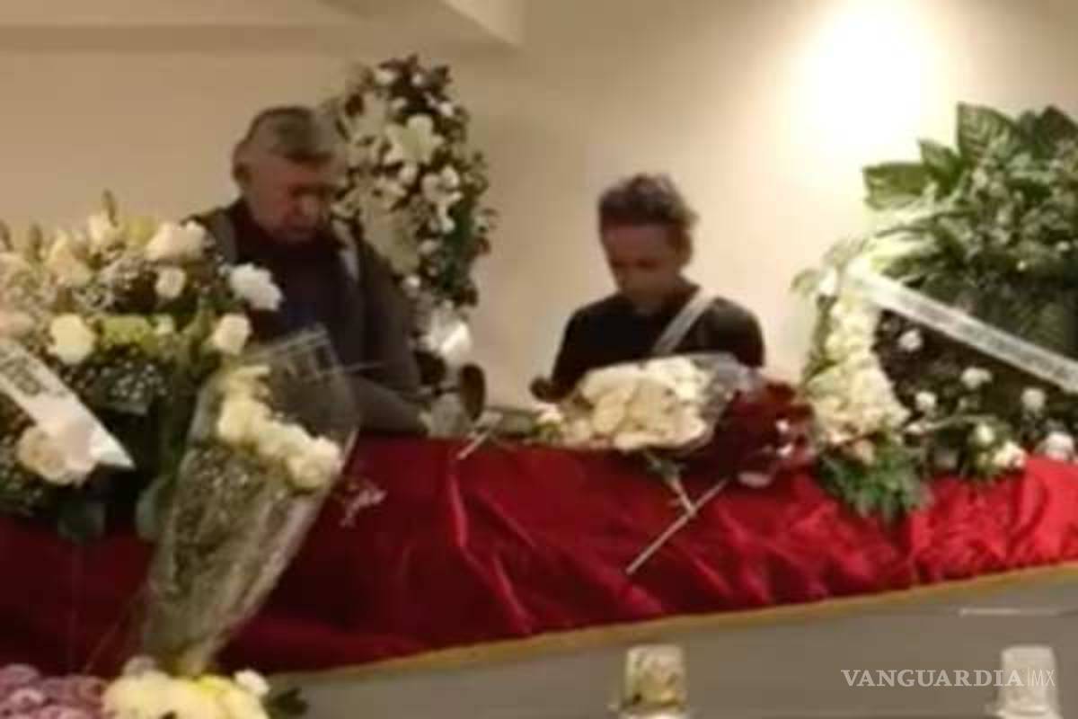 Así cantó Rubén Albarrán de Café Tacvba en el funeral de Armando Vega-Gil