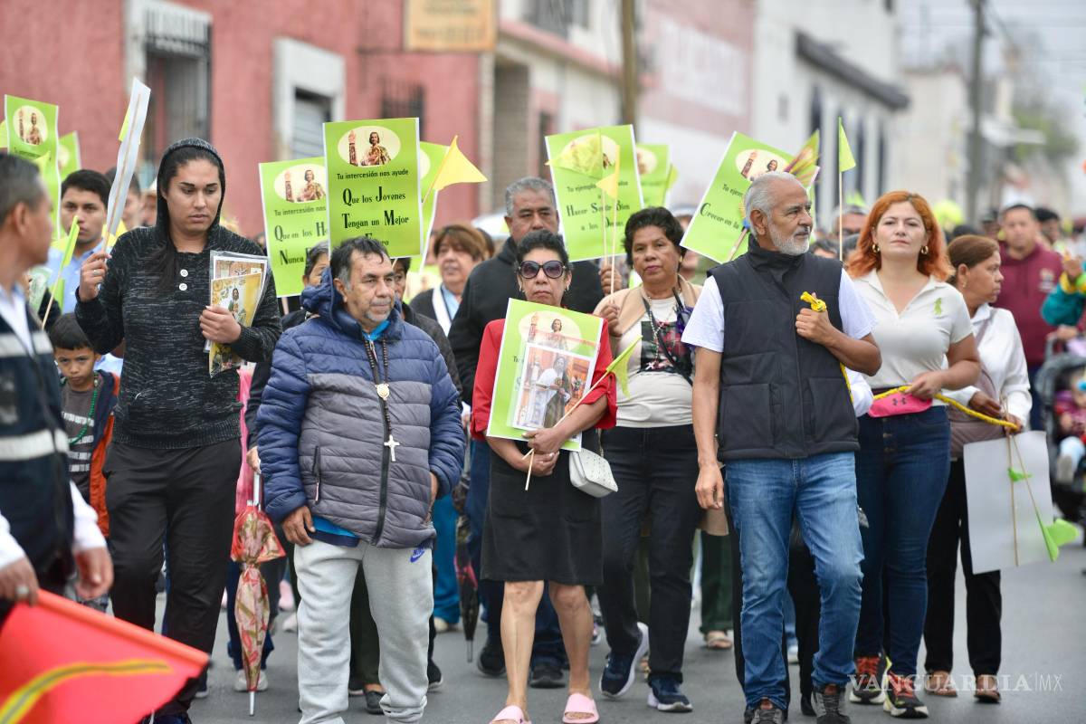 $!Fieles acompañan la peregrinación de la reliquia de San Judas Tadeo en Saltillo.