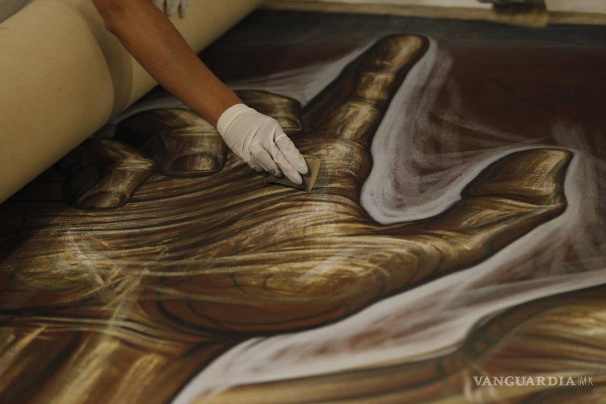 $!Especialistas laboran en la restauración del mural “La Guerra y La Paz” del pintor y muralista mexicano Gabriel Flores en el exconvento del Carmen de Guadalajara.