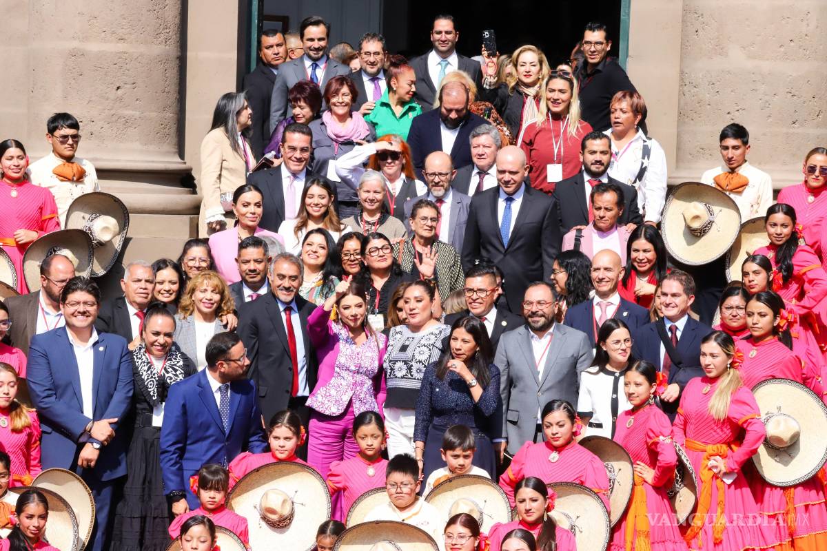 $!Su llegada estuvo marcada por música de banda, la presencia de chinelos y el recibimiento de simpatizantes que se congregaron en los alrededores.